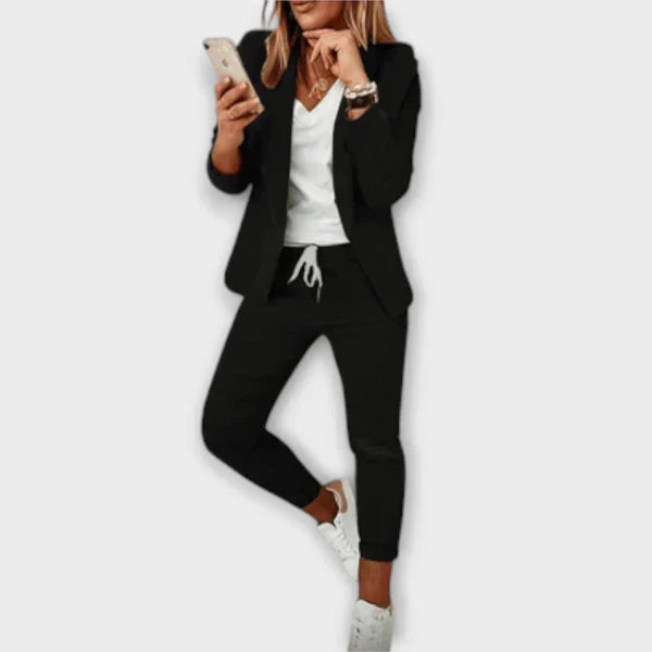 Elzbieta - Elegantni Udoben Blejzer s Prilagojenimi Hlačami