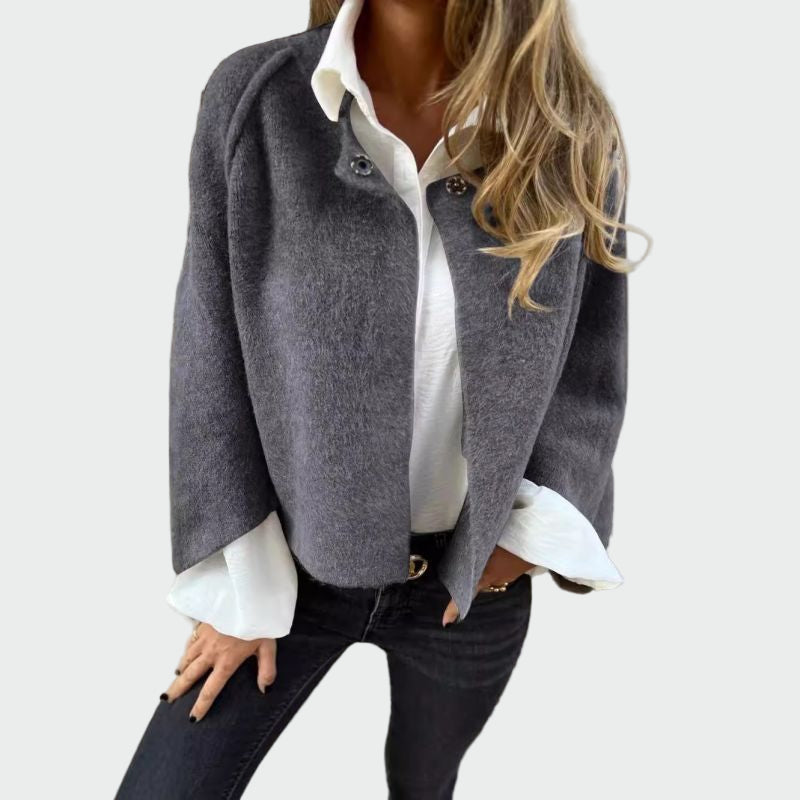 Mojca - Elegantna kapa z odprtimi rokavi